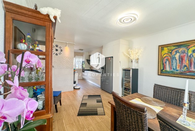 Resale - Chalet -
Torrevieja - Costa Blanca