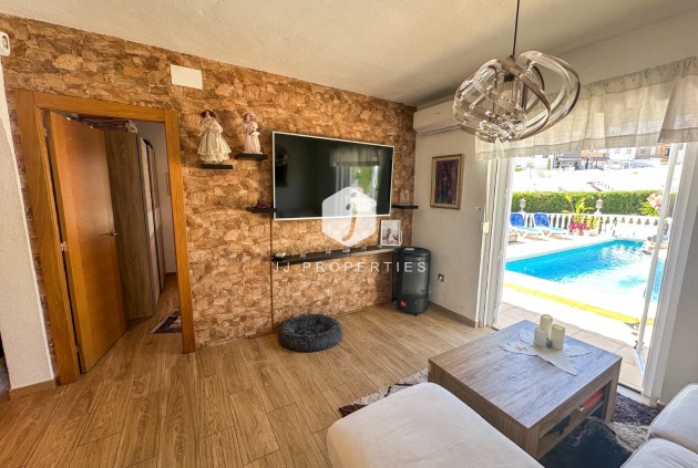 Resale - Chalet -
Torrevieja - Costa Blanca