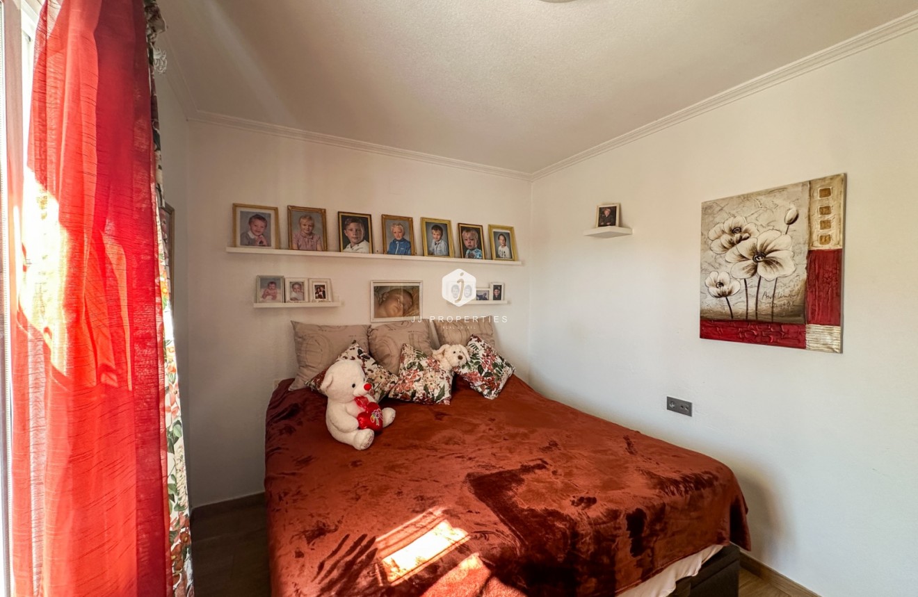 Resale - Chalet -
Torrevieja - Costa Blanca