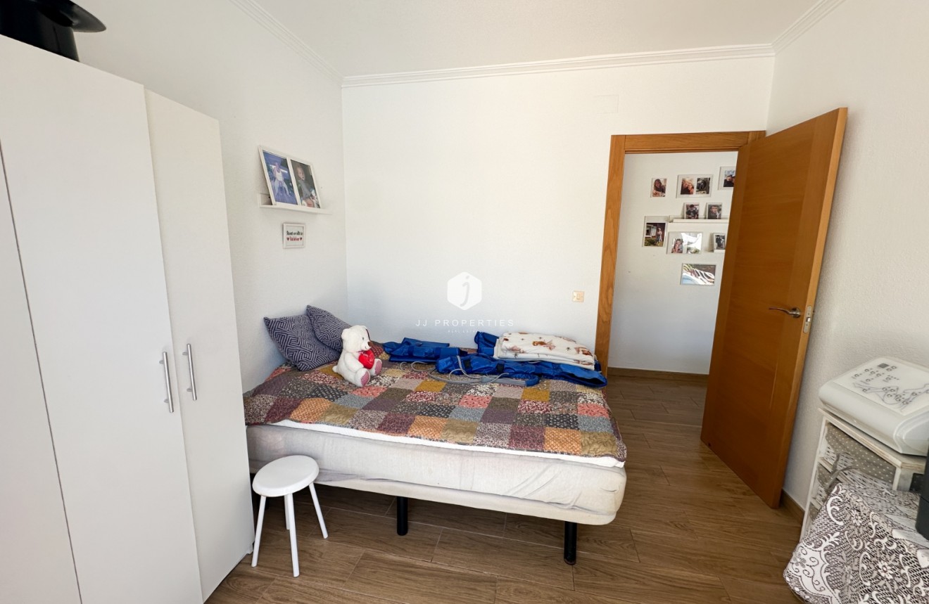 Resale - Chalet -
Torrevieja - Costa Blanca