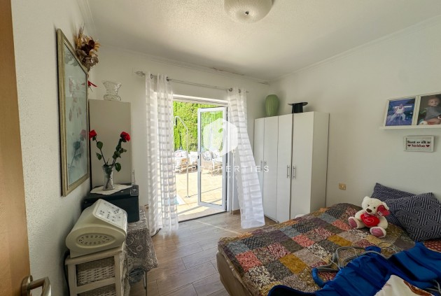 Resale - Chalet -
Torrevieja - Costa Blanca