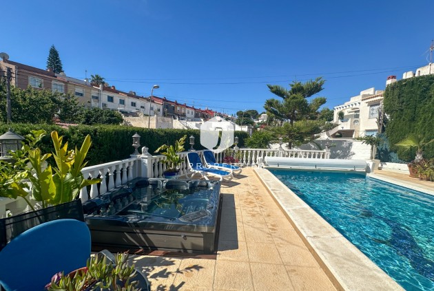 Resale - Chalet -
Torrevieja - Costa Blanca