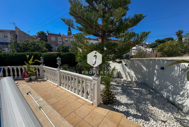 Resale - Chalet -
Torrevieja - Costa Blanca