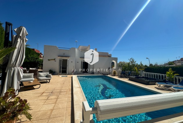 Resale - Chalet -
Torrevieja - Costa Blanca