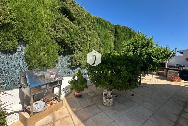 Resale - Chalet -
Torrevieja - Costa Blanca