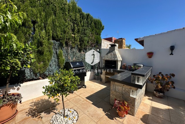 Resale - Chalet -
Torrevieja - Costa Blanca