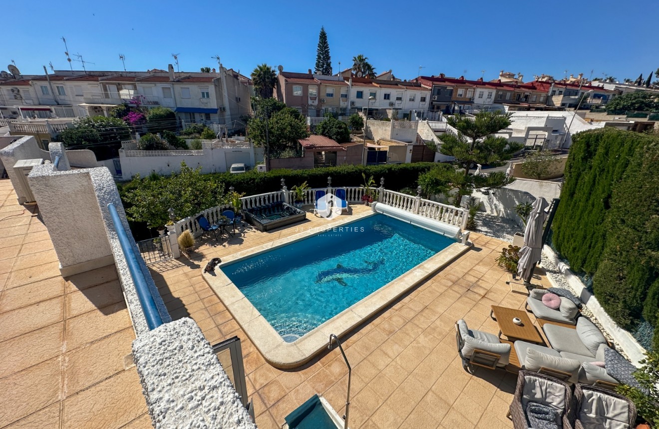 Resale - Chalet -
Torrevieja - Costa Blanca