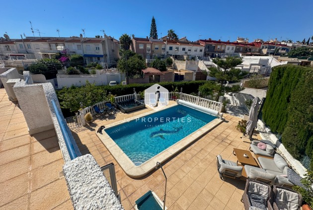 Resale - Chalet -
Torrevieja - Costa Blanca