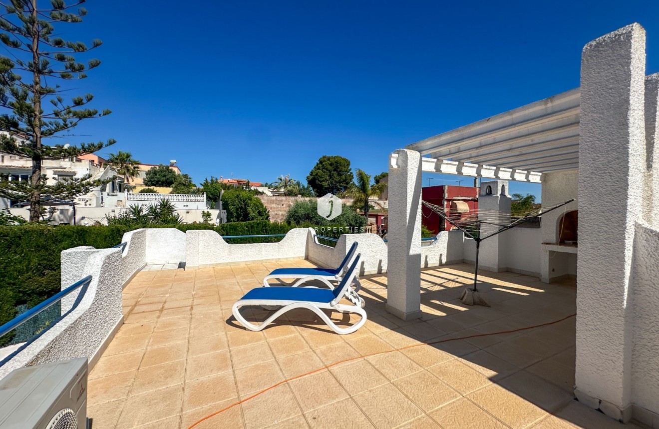 Resale - Chalet -
Torrevieja - Costa Blanca