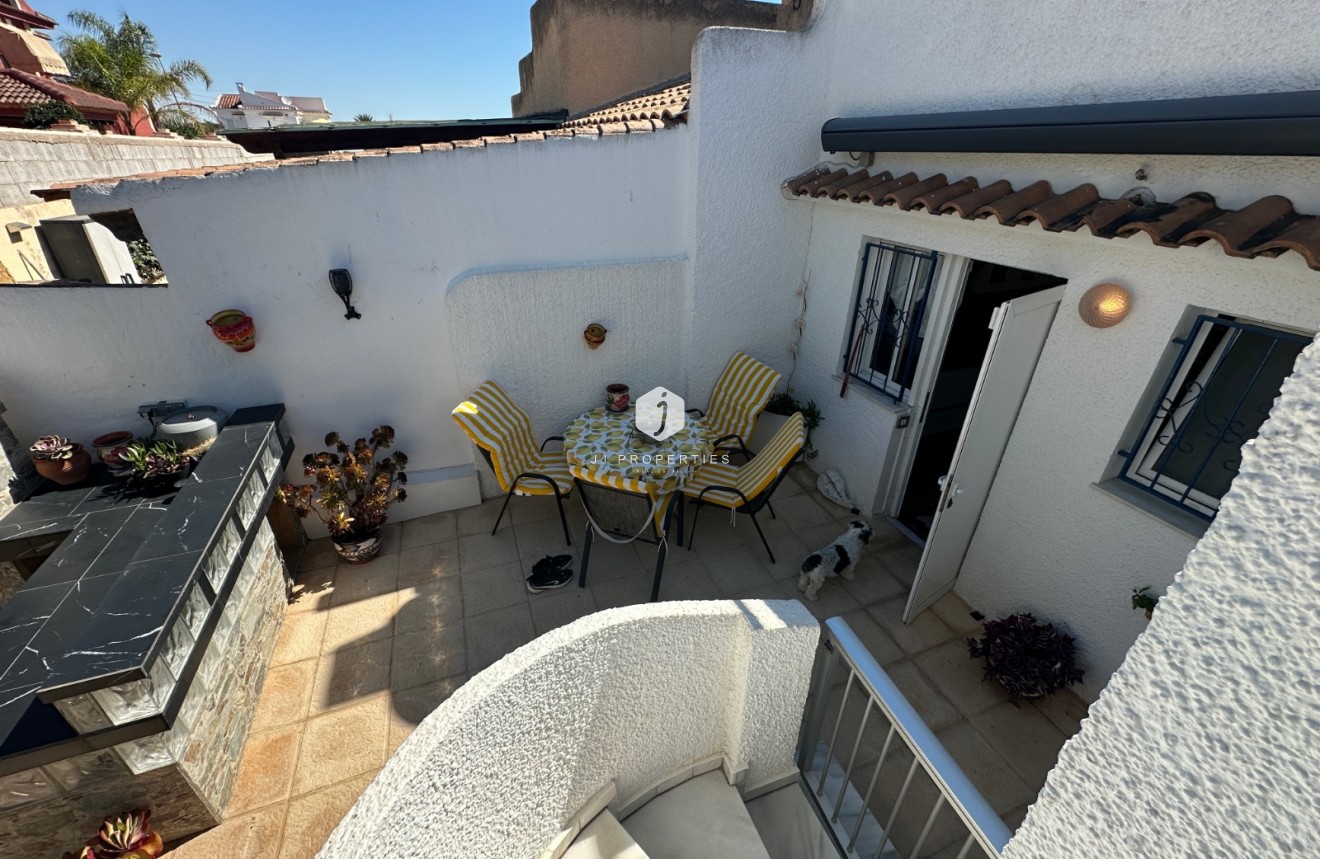 Resale - Chalet -
Torrevieja - Costa Blanca