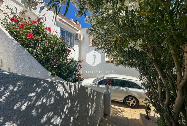 Resale - Chalet -
Torrevieja - Costa Blanca