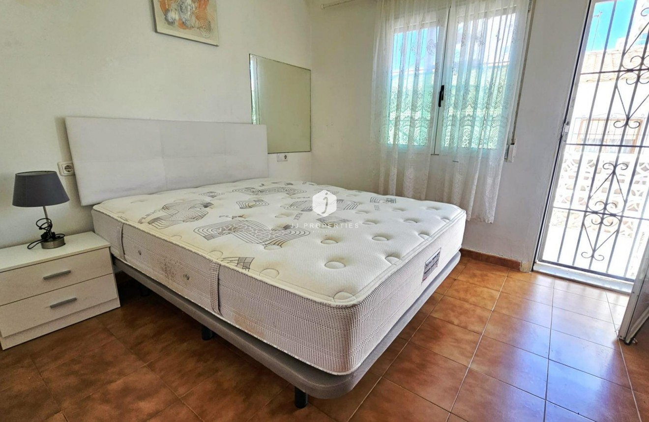 Resale - Bungalow -
Torrevieja - Nueva Torrevieja