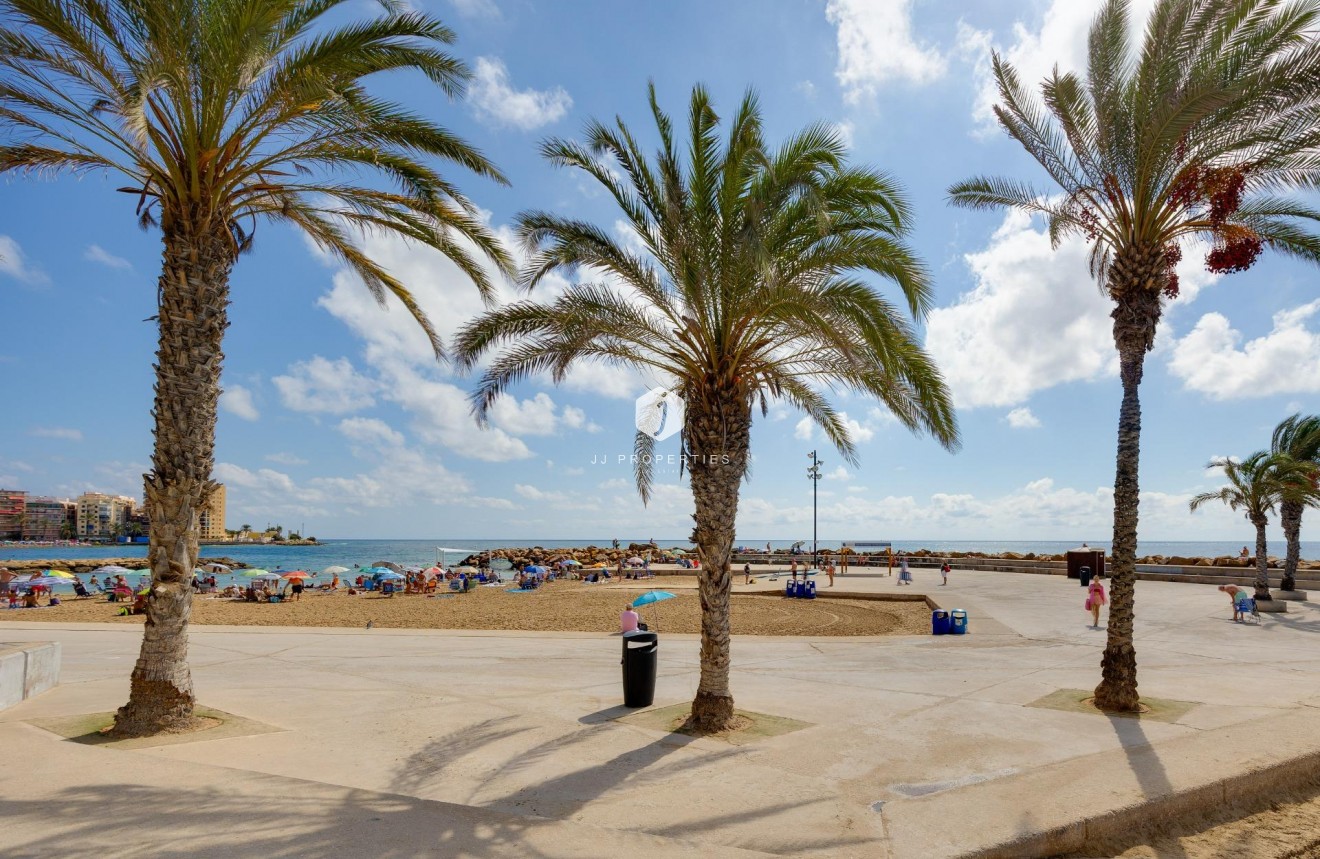 Resale - Bungalow -
Torrevieja - Nueva Torrevieja