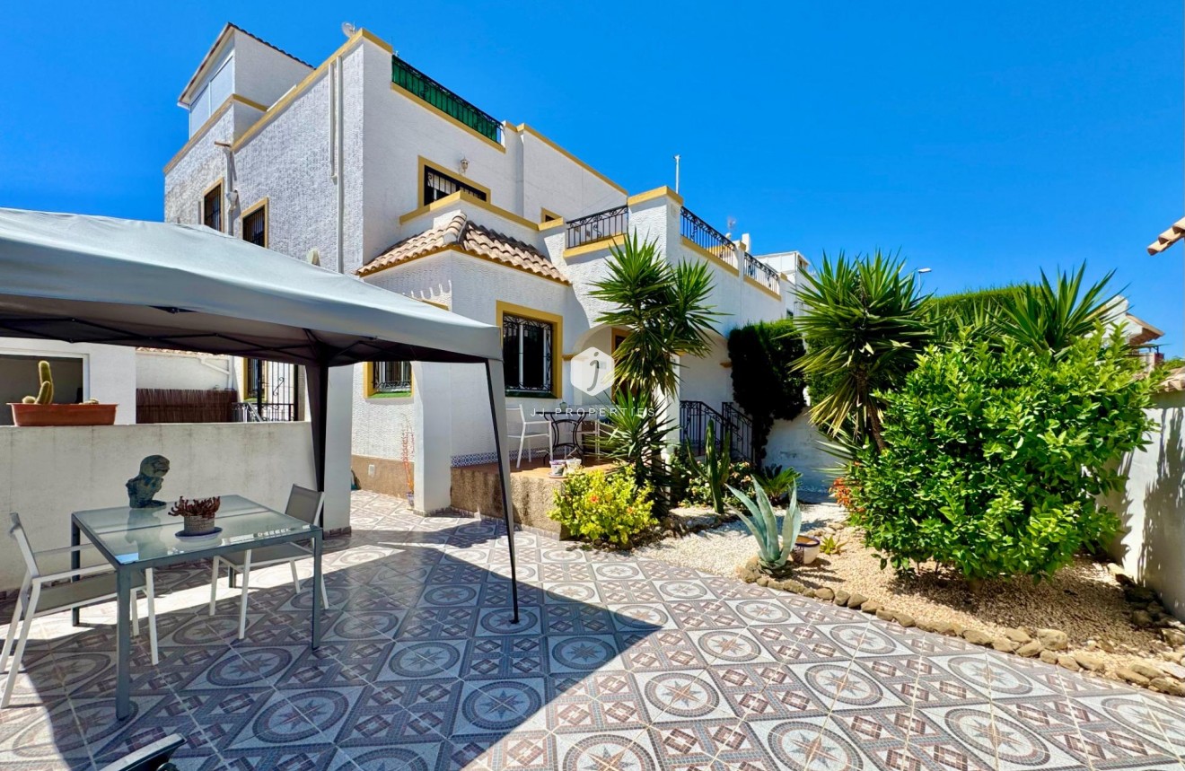 Resale - Chalet -
Orihuela Costa - Los Altos