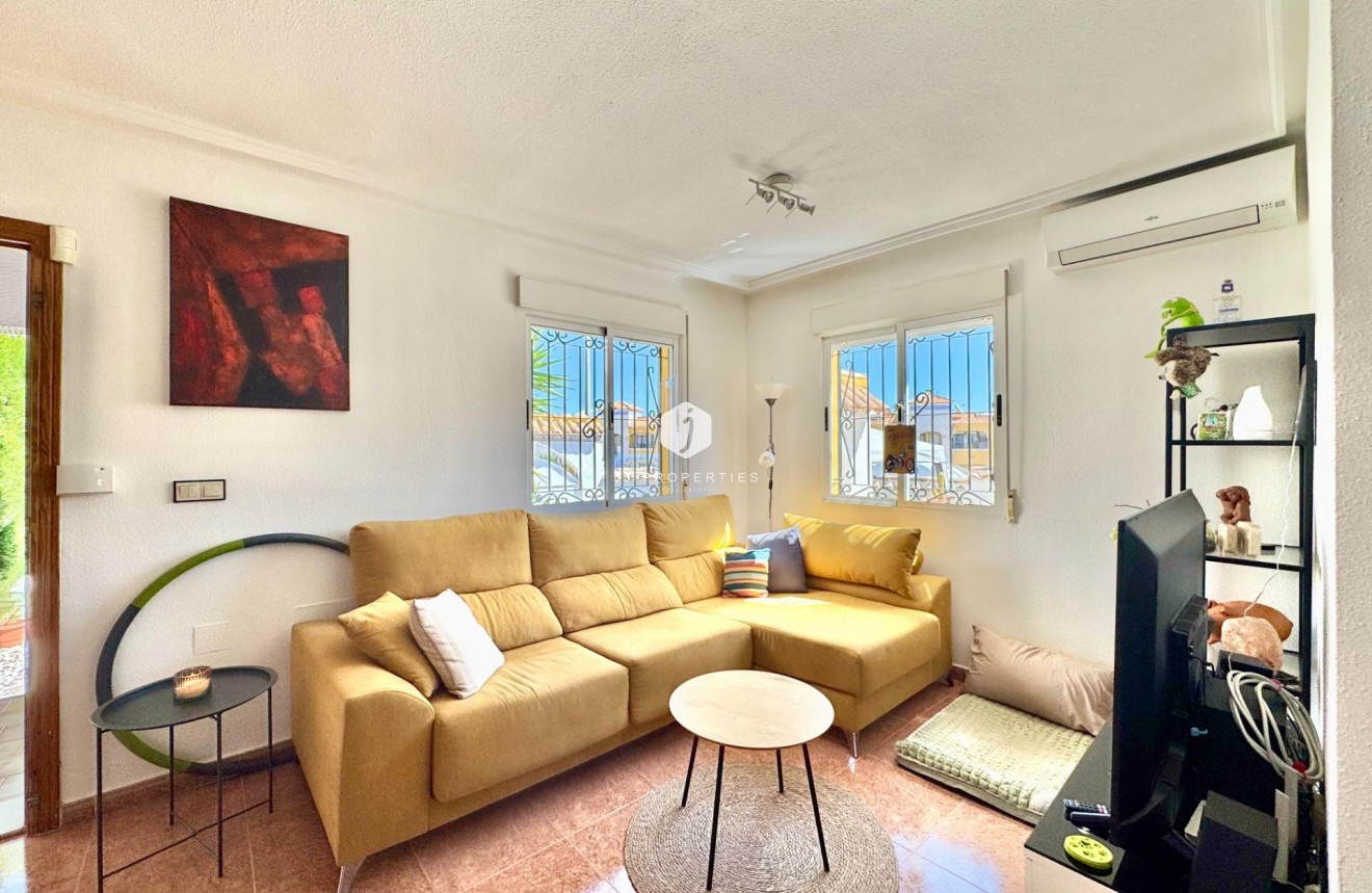 Resale - Chalet -
Orihuela Costa - Los Altos