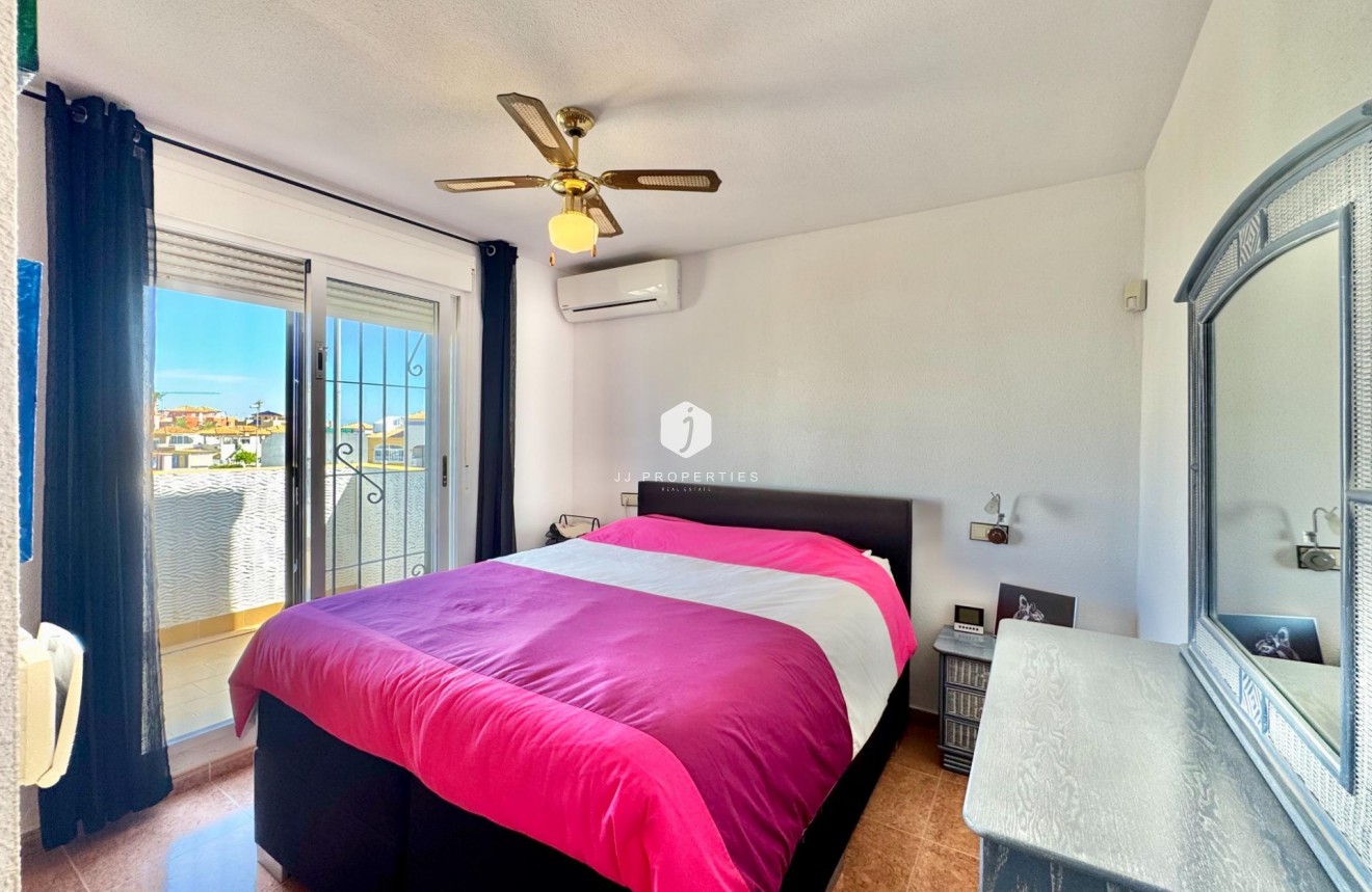 Resale - Chalet -
Orihuela Costa - Los Altos