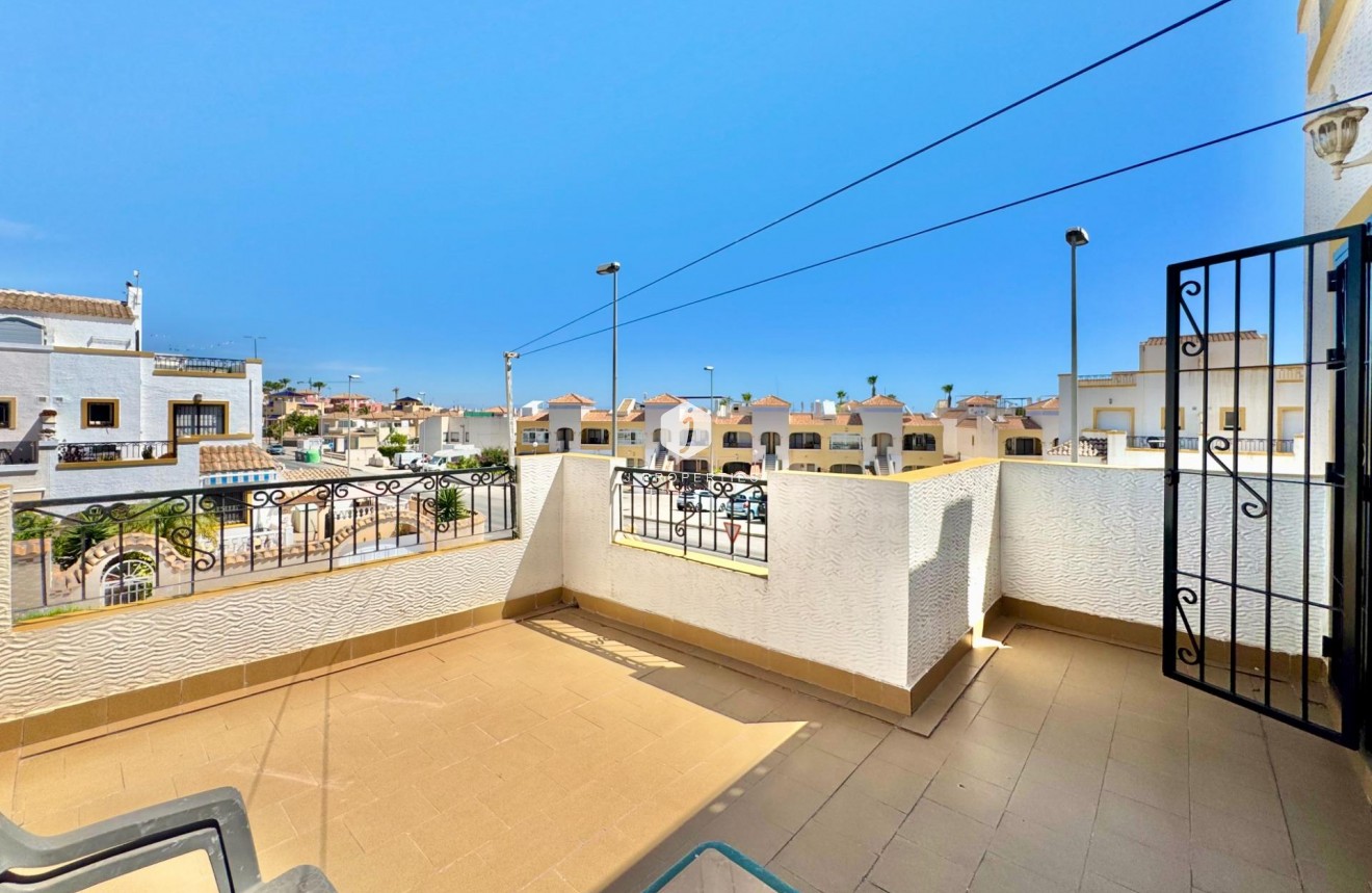 Resale - Chalet -
Orihuela Costa - Los Altos