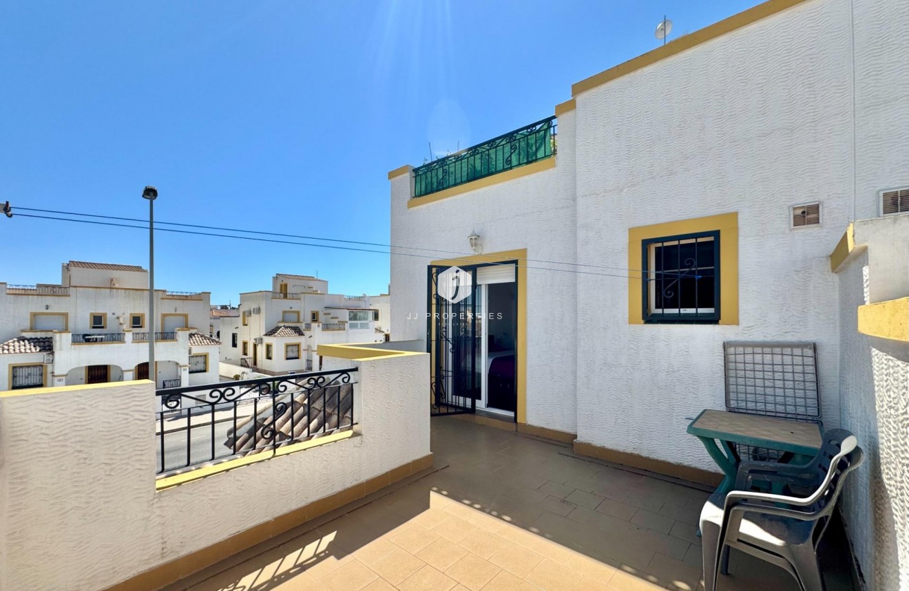 Resale - Chalet -
Orihuela Costa - Los Altos
