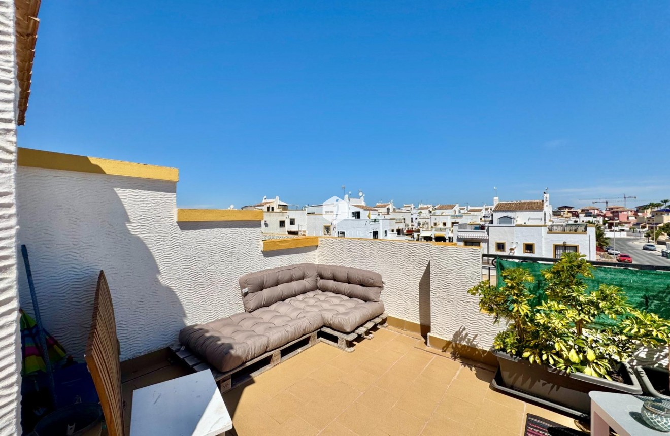 Resale - Chalet -
Orihuela Costa - Los Altos