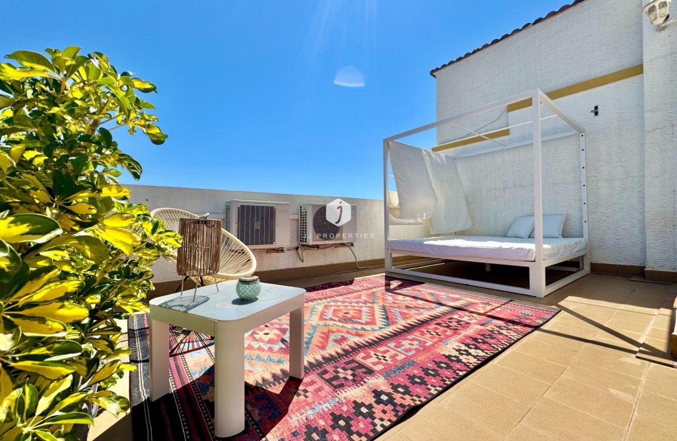Resale - Chalet -
Orihuela Costa - Los Altos