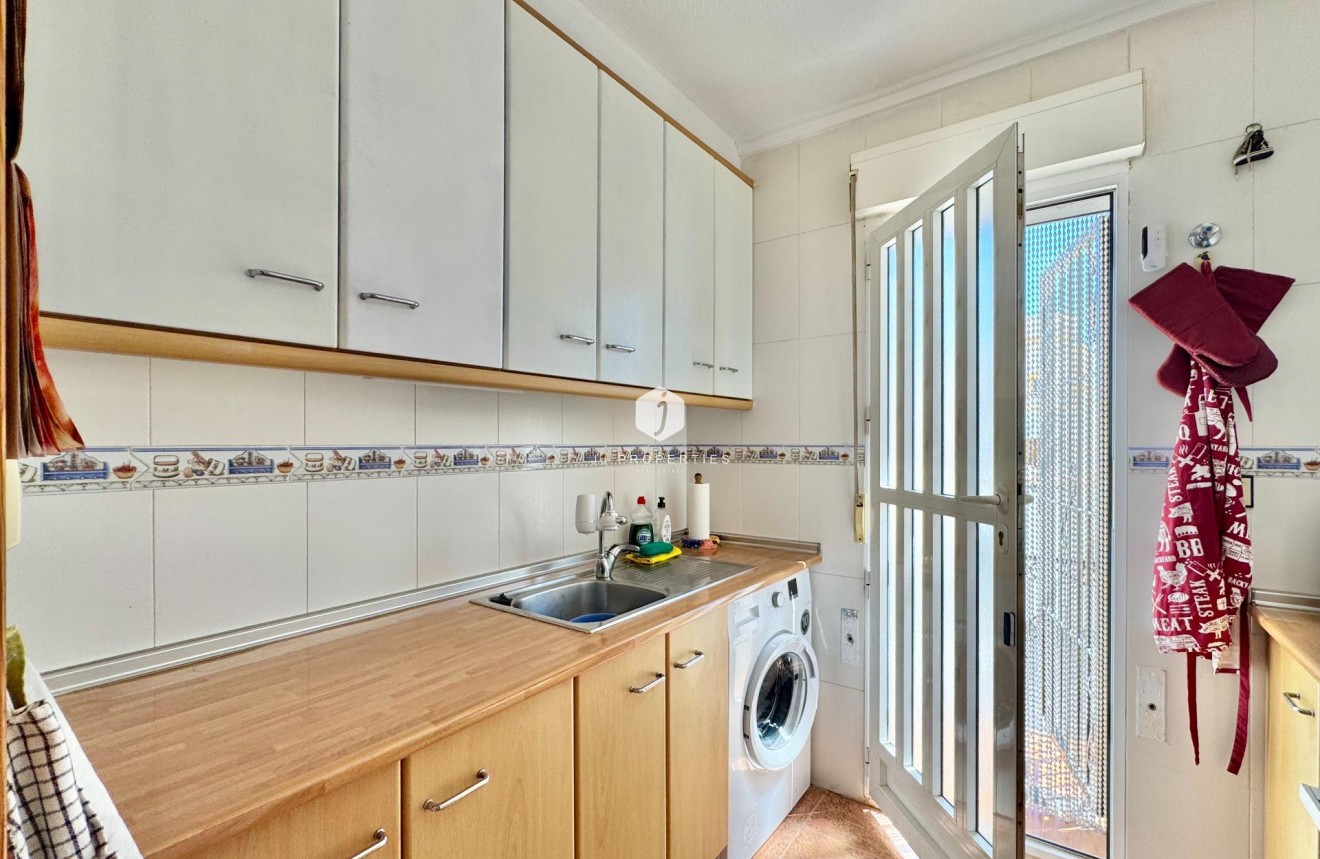 Resale - Chalet -
Orihuela Costa - Los Altos
