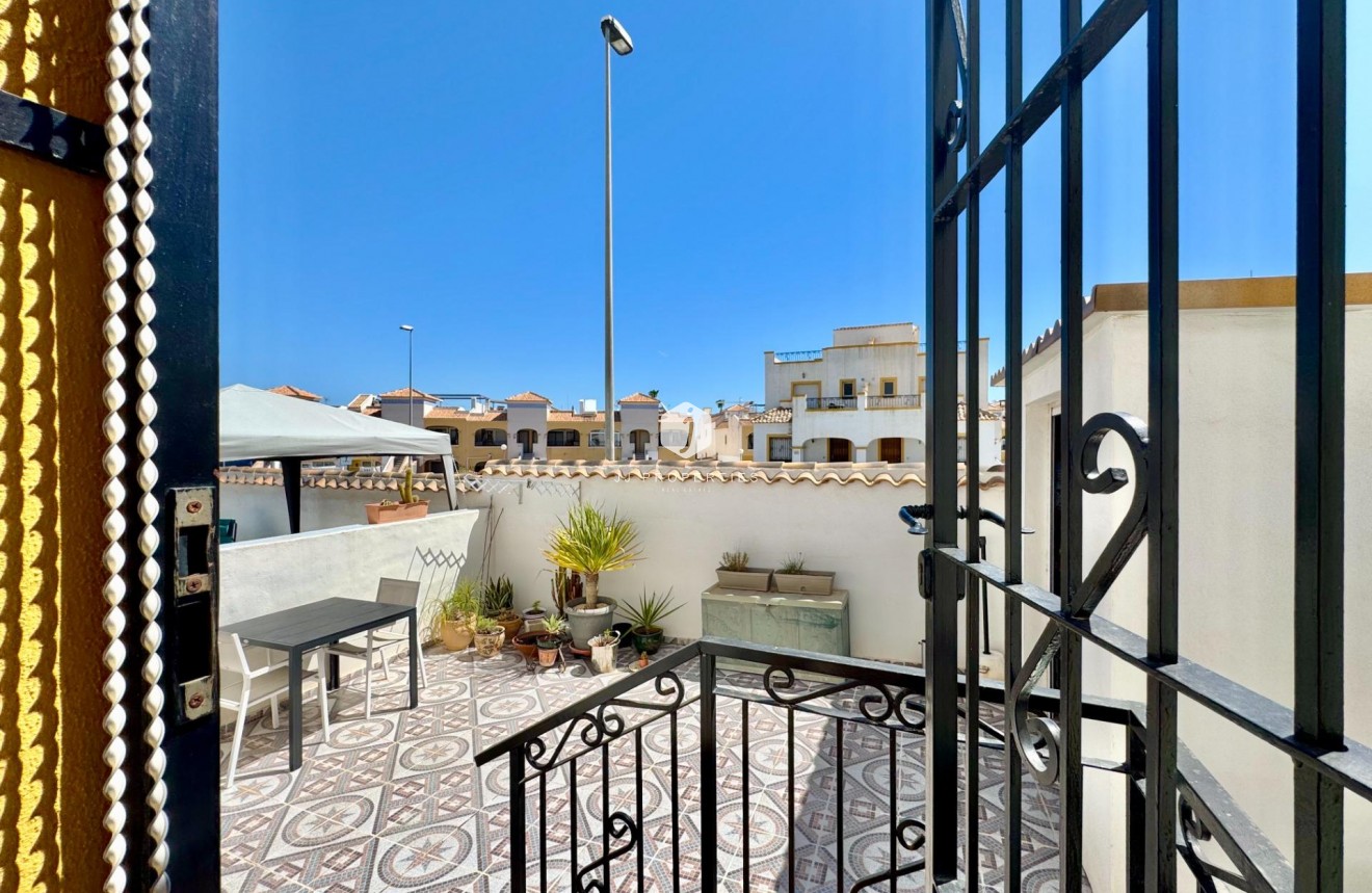 Resale - Chalet -
Orihuela Costa - Los Altos