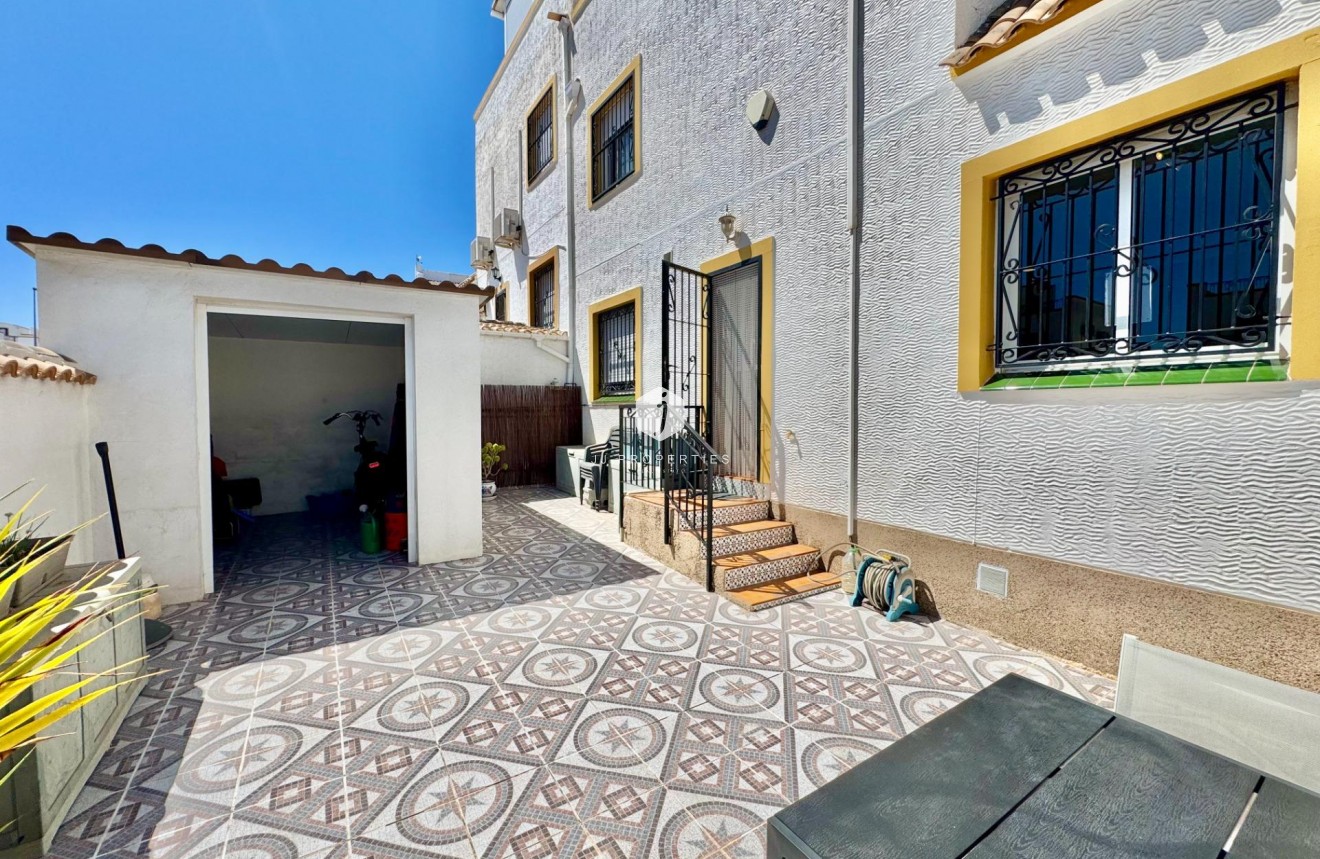 Resale - Chalet -
Orihuela Costa - Los Altos