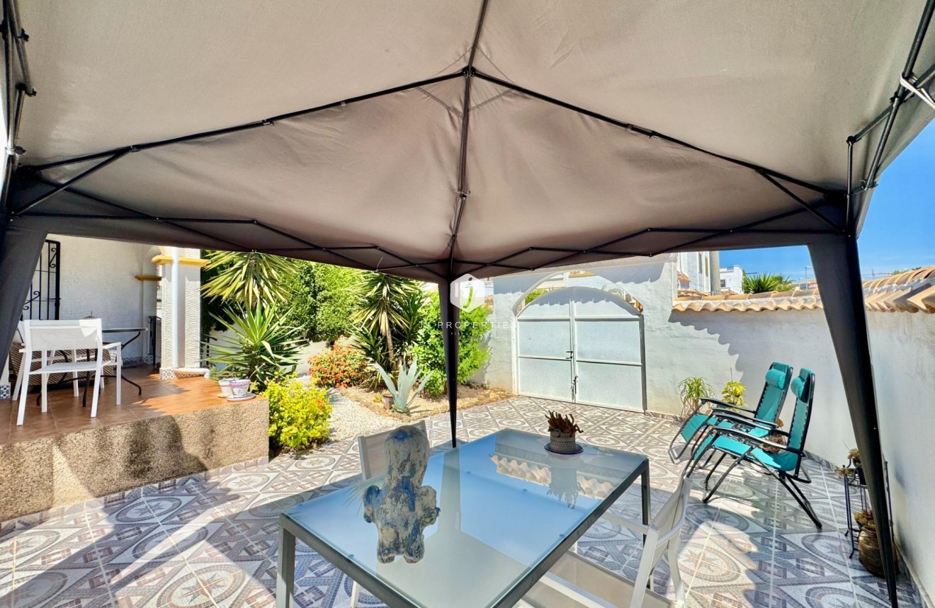 Resale - Chalet -
Orihuela Costa - Los Altos