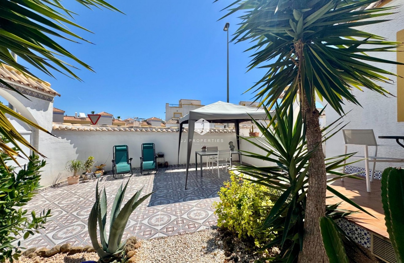 Resale - Chalet -
Orihuela Costa - Los Altos