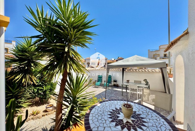 Resale - Chalet -
Orihuela Costa - Los Altos