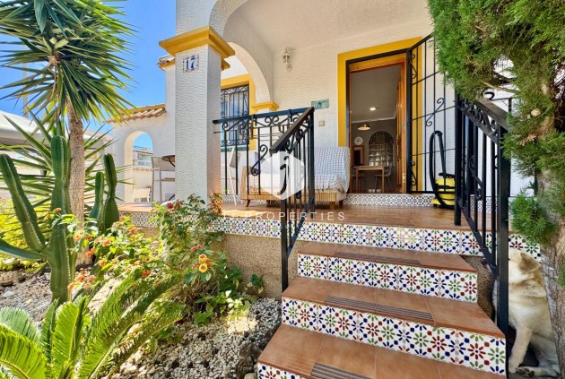 Resale - Chalet -
Orihuela Costa - Los Altos