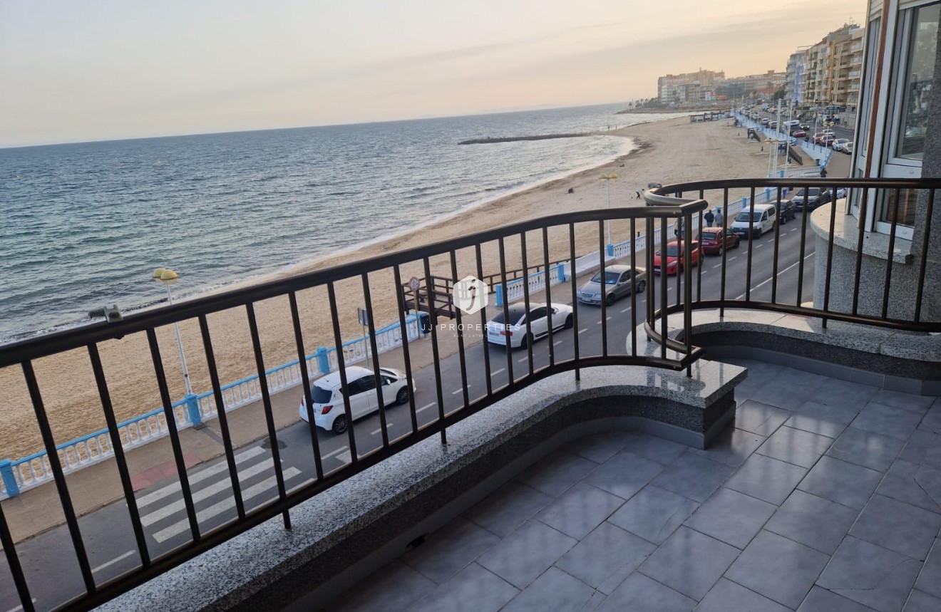 Resale - Apartment / flat -
Torrevieja - Playa de los Locos