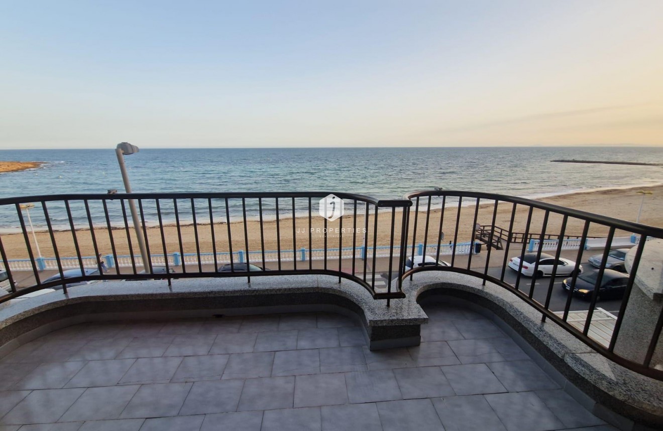 Resale - Apartment / flat -
Torrevieja - Playa de los Locos