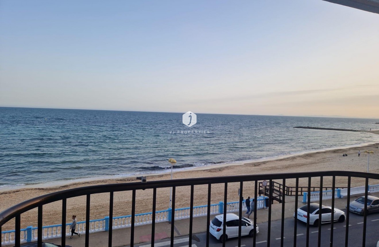 Resale - Apartment / flat -
Torrevieja - Playa de los Locos