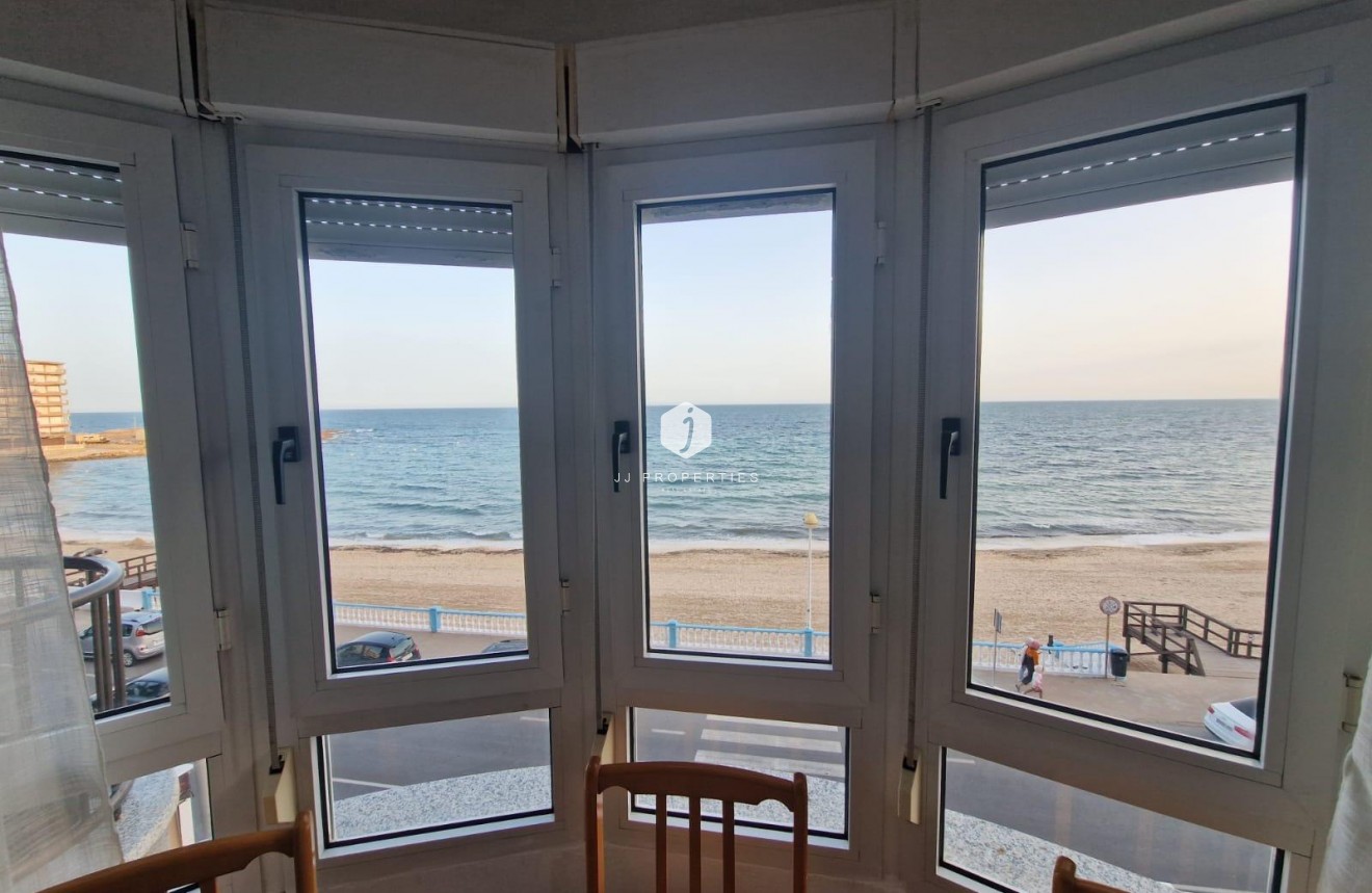 Resale - Apartment / flat -
Torrevieja - Playa de los Locos