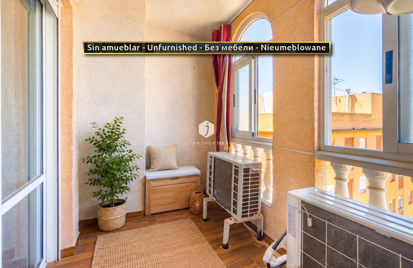Resale - Apartment / flat -
Torrevieja