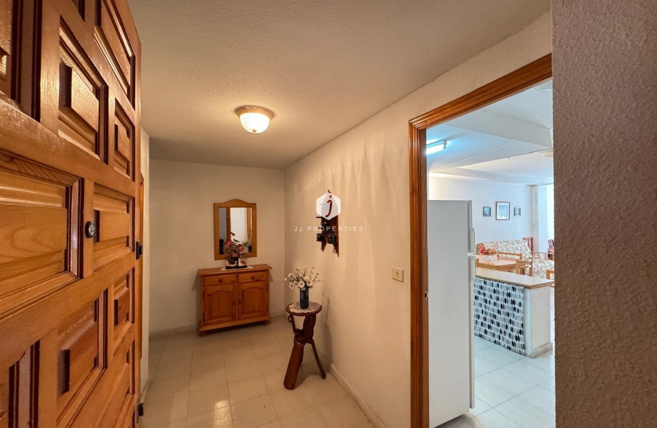 Resale - Apartment / flat -
Torrevieja - Centro