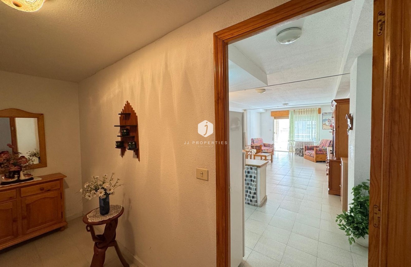 Resale - Apartment / flat -
Torrevieja - Centro