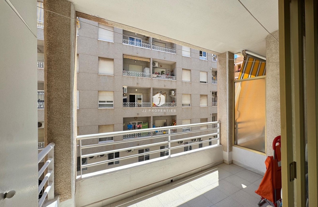 Resale - Apartment / flat -
Torrevieja - Centro