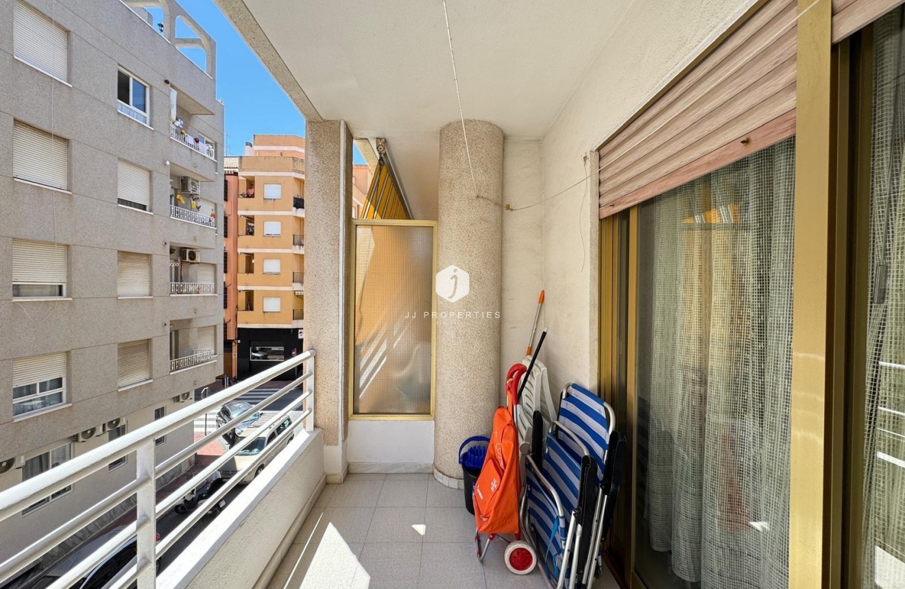 Resale - Apartment / flat -
Torrevieja - Centro