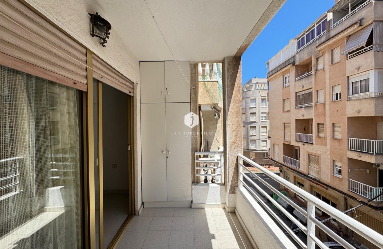 Resale - Apartment / flat -
Torrevieja - Centro