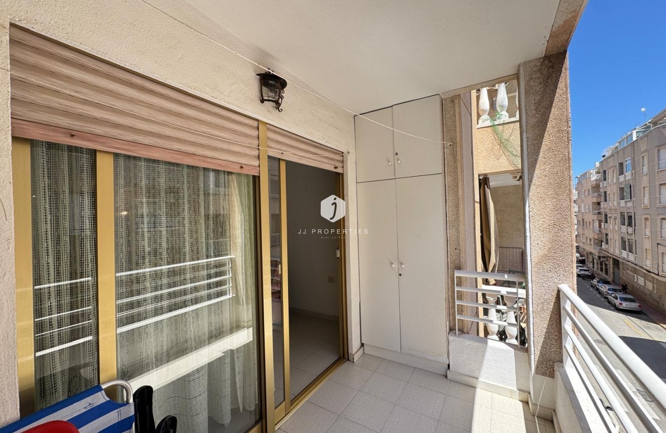 Resale - Apartment / flat -
Torrevieja - Centro