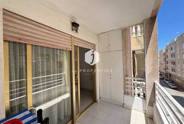 Resale - Apartment / flat -
Torrevieja - Centro