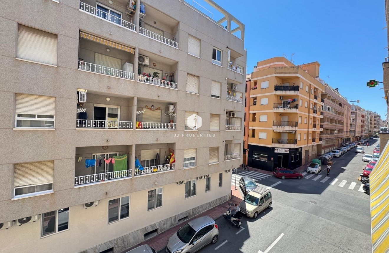 Resale - Apartment / flat -
Torrevieja - Centro