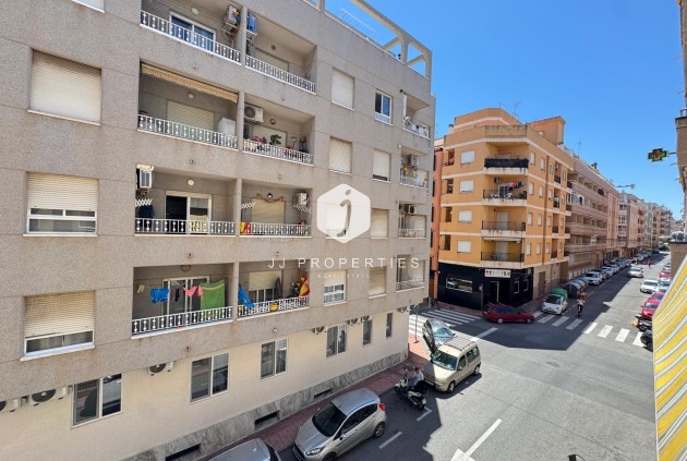 Resale - Apartment / flat -
Torrevieja - Centro