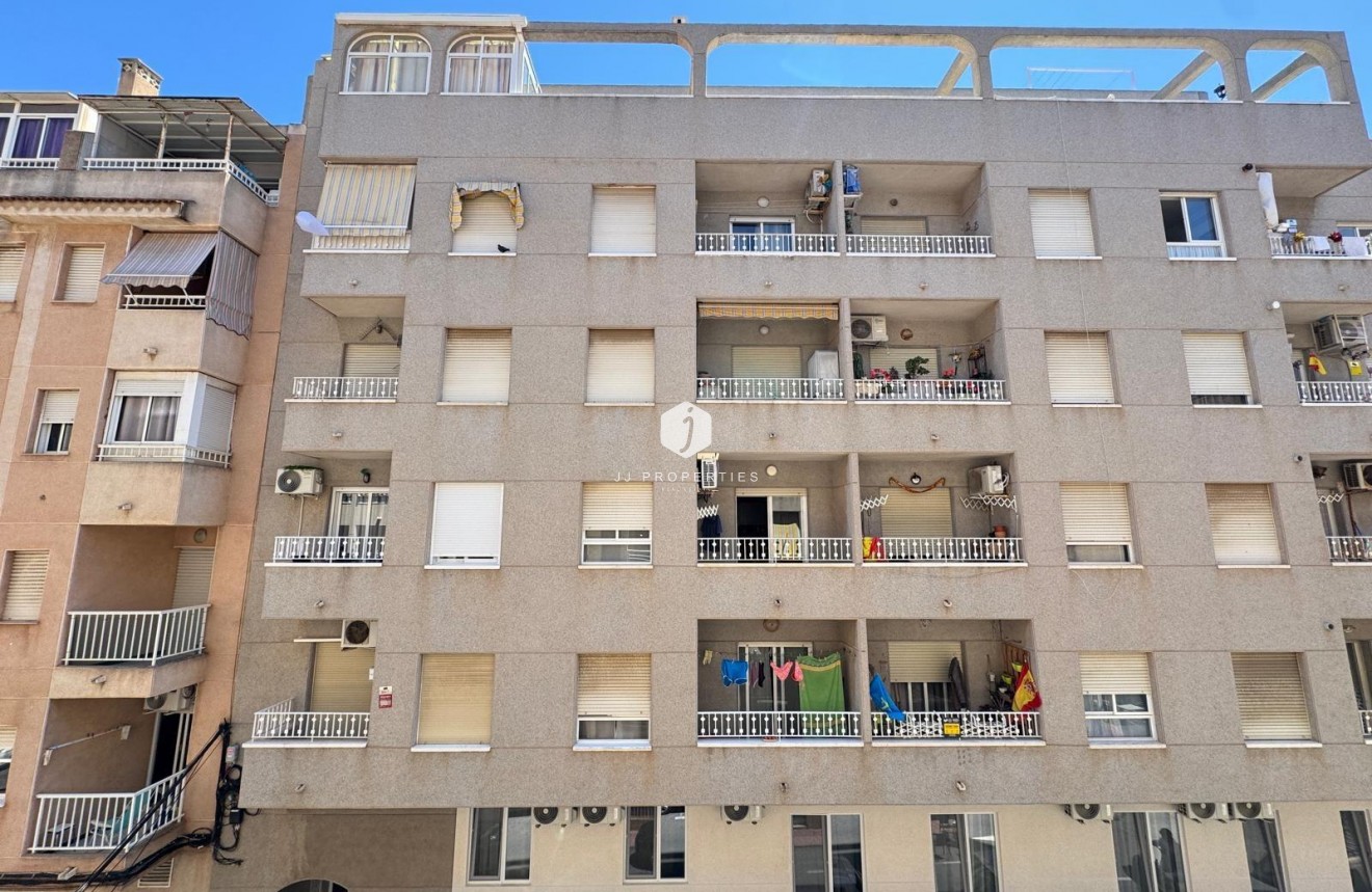 Resale - Apartment / flat -
Torrevieja - Centro