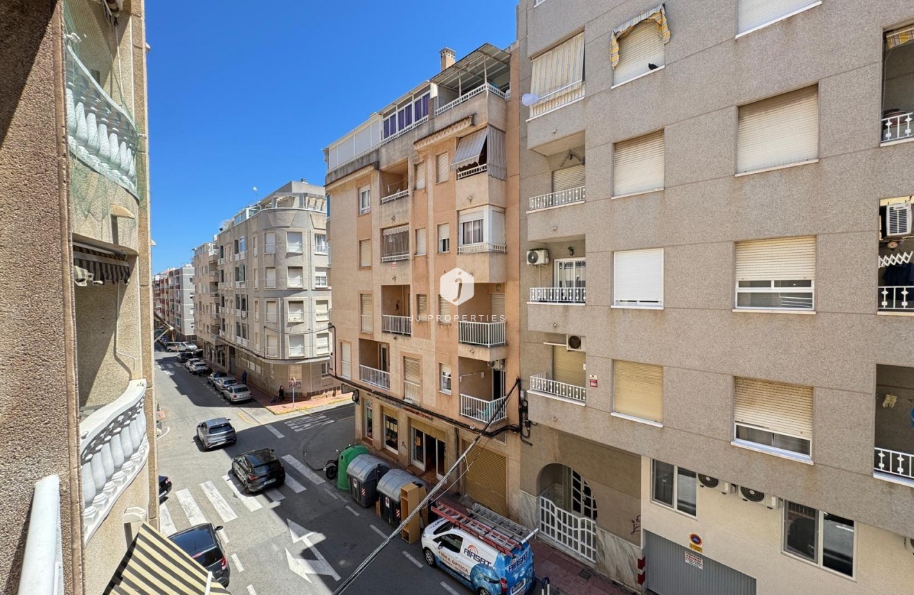 Resale - Apartment / flat -
Torrevieja - Centro