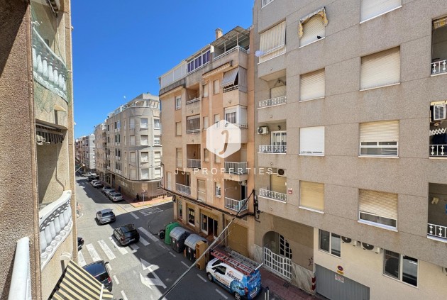 Resale - Apartment / flat -
Torrevieja - Centro