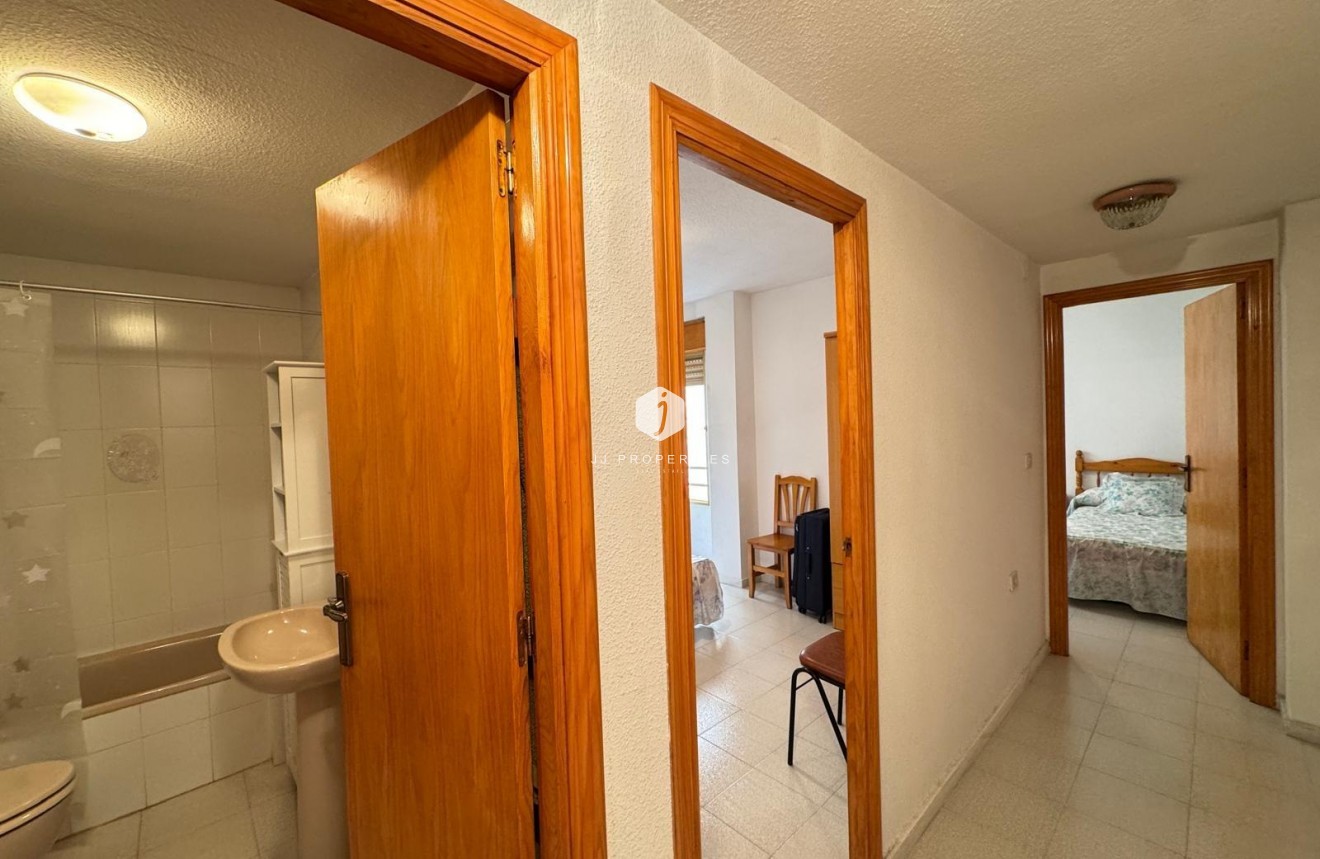 Resale - Apartment / flat -
Torrevieja - Centro