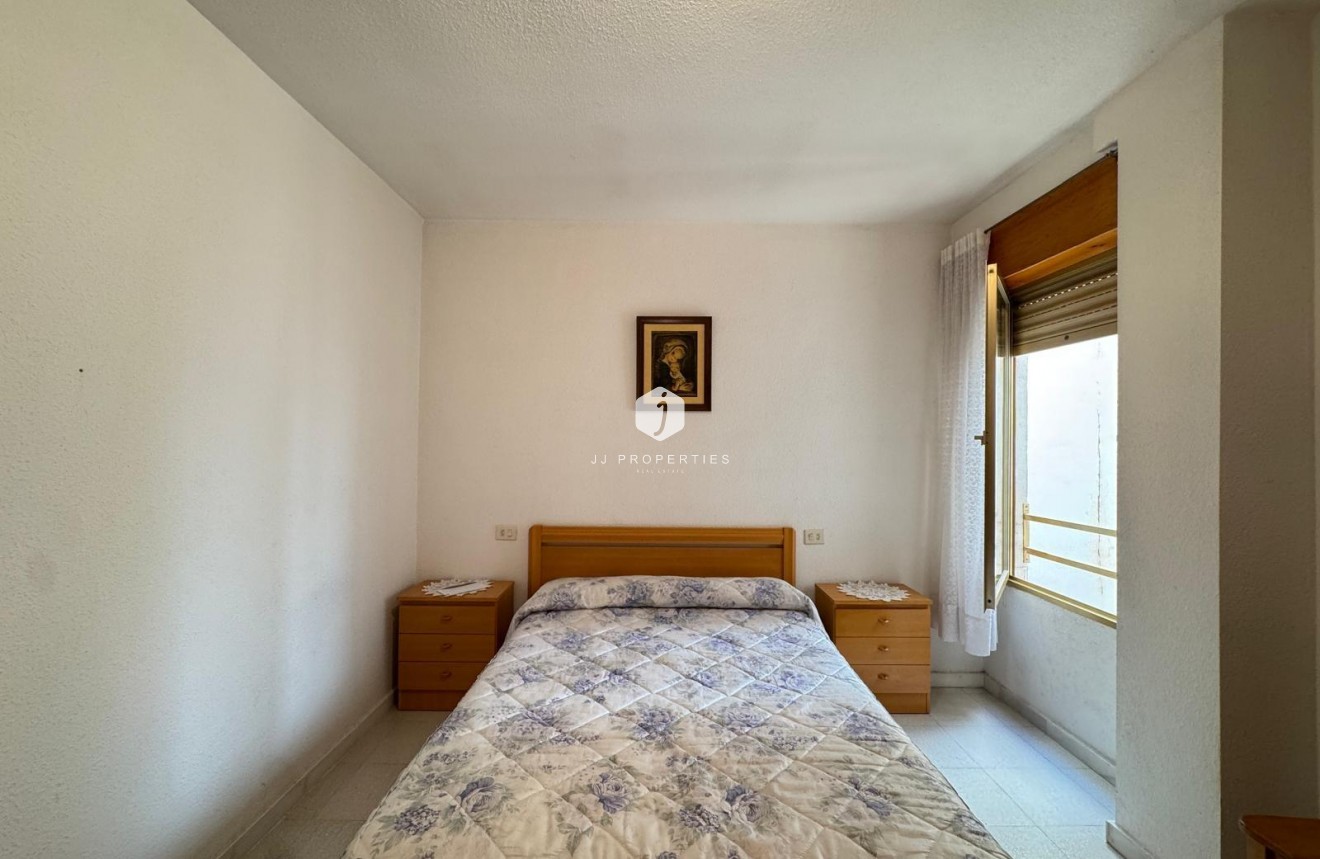Resale - Apartment / flat -
Torrevieja - Centro